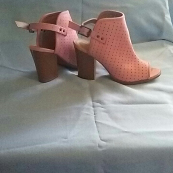 Shoes - Picture 3 of 8